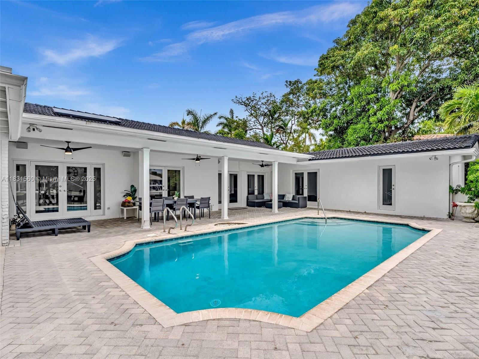 413 Tamarind Dr Hallandale Beach, FL 33009