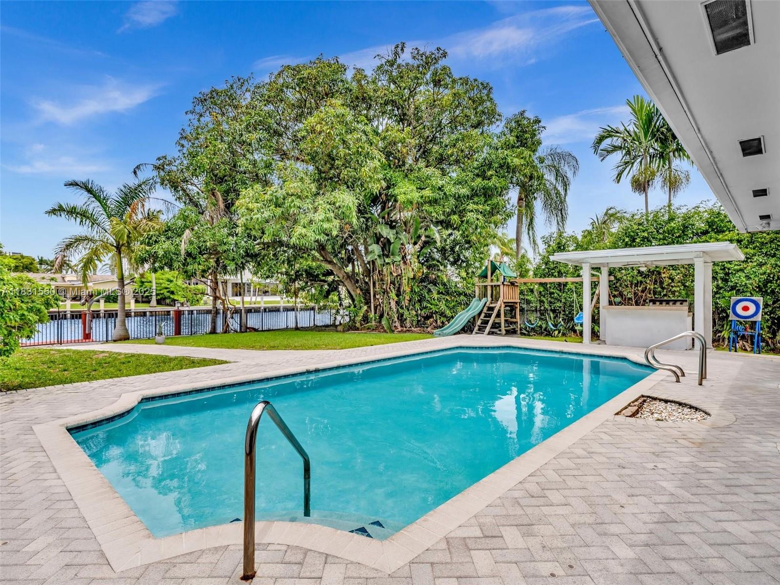 413 Tamarind Dr Hallandale Beach, FL 33009