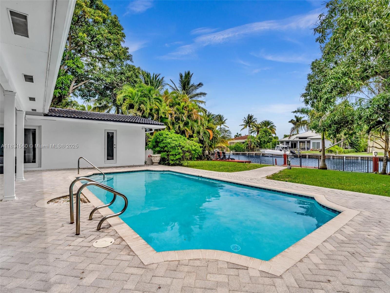 413 Tamarind Dr Hallandale Beach, FL 33009