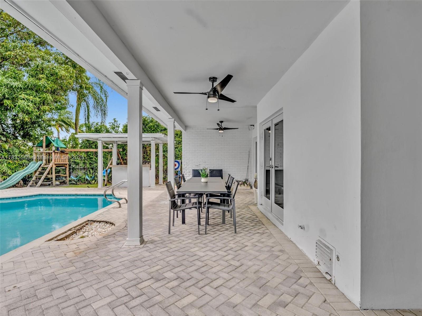 413 Tamarind Dr Hallandale Beach, FL 33009