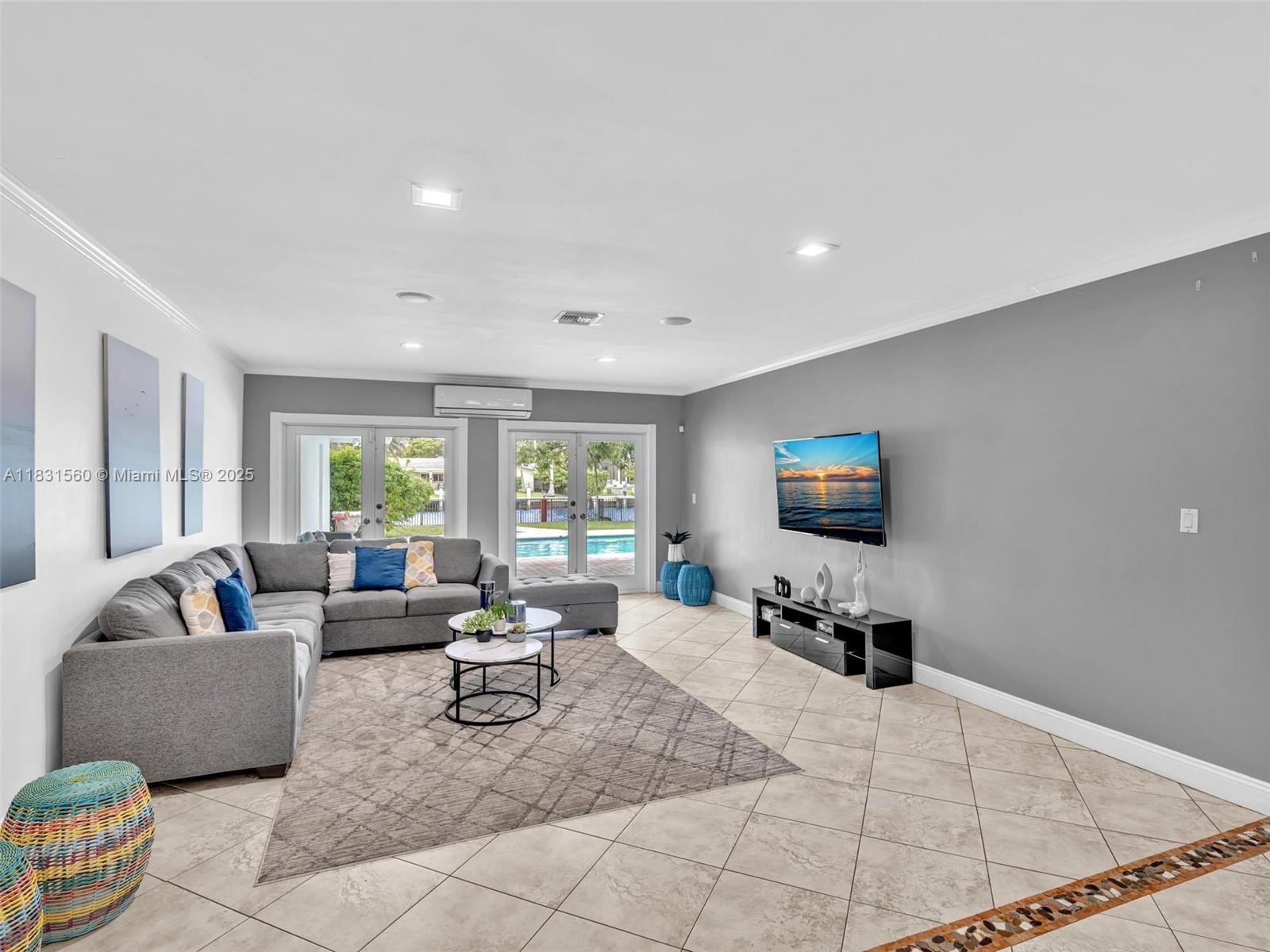 413 Tamarind Dr Hallandale Beach, FL 33009