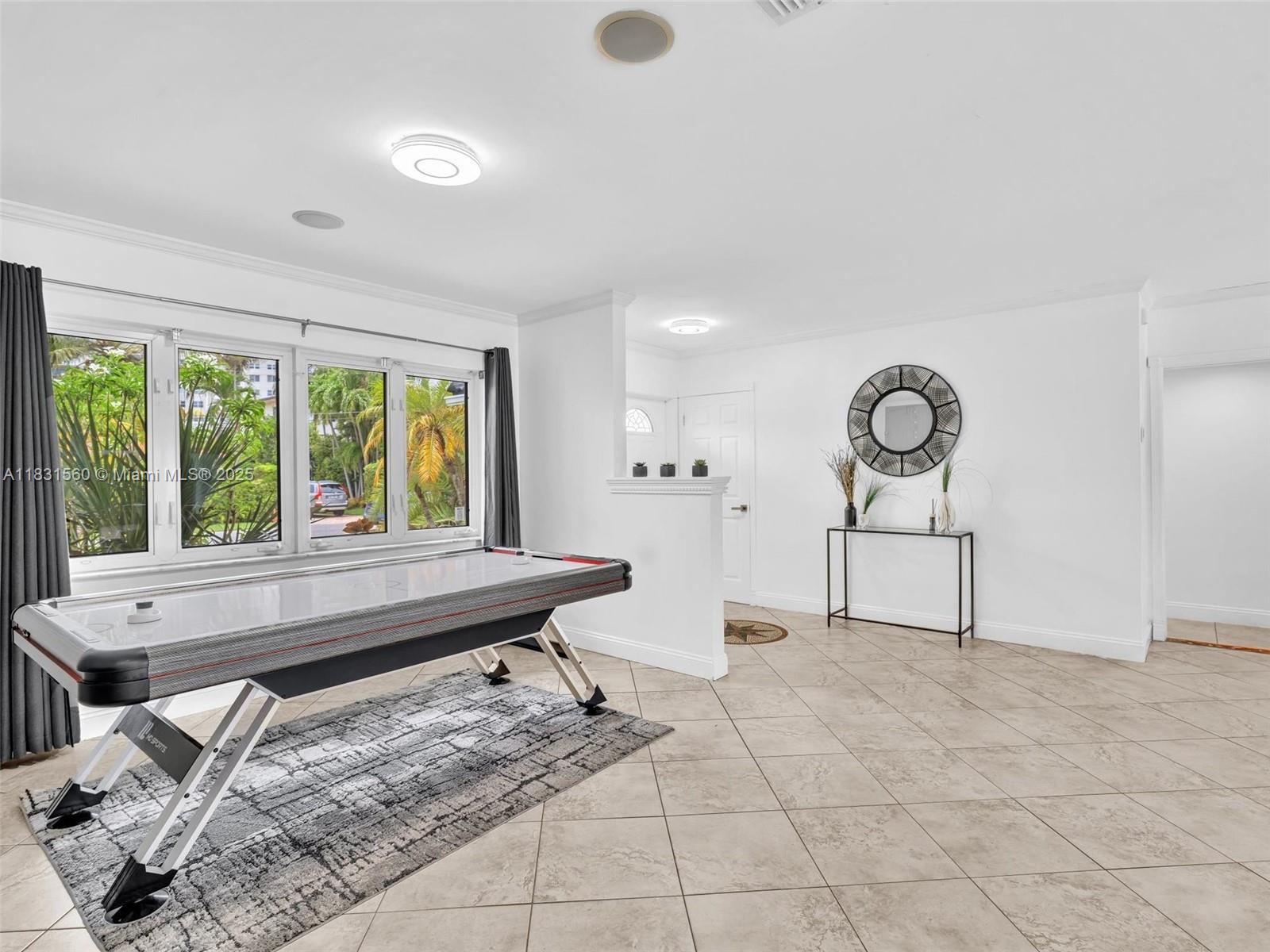 413 Tamarind Dr Hallandale Beach, FL 33009