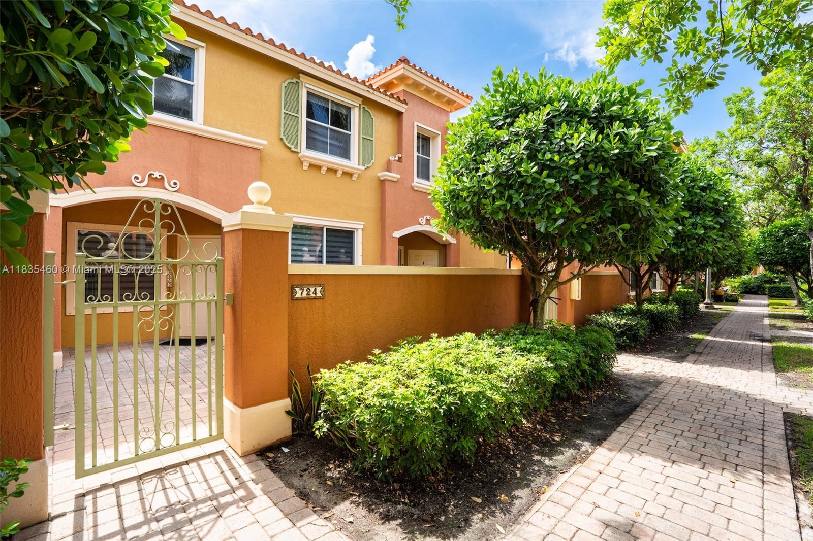 724 SW 106th Ave #2010