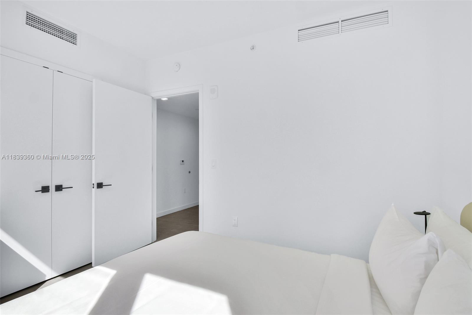 image Yotelpad25