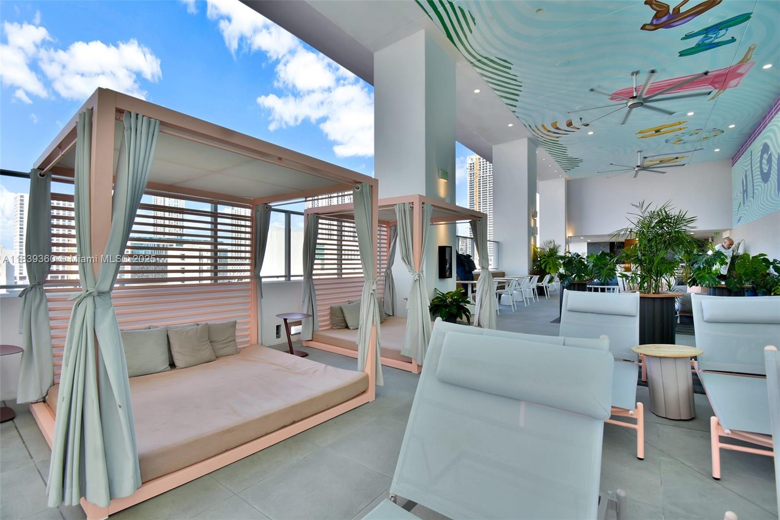 image Yotelpad38