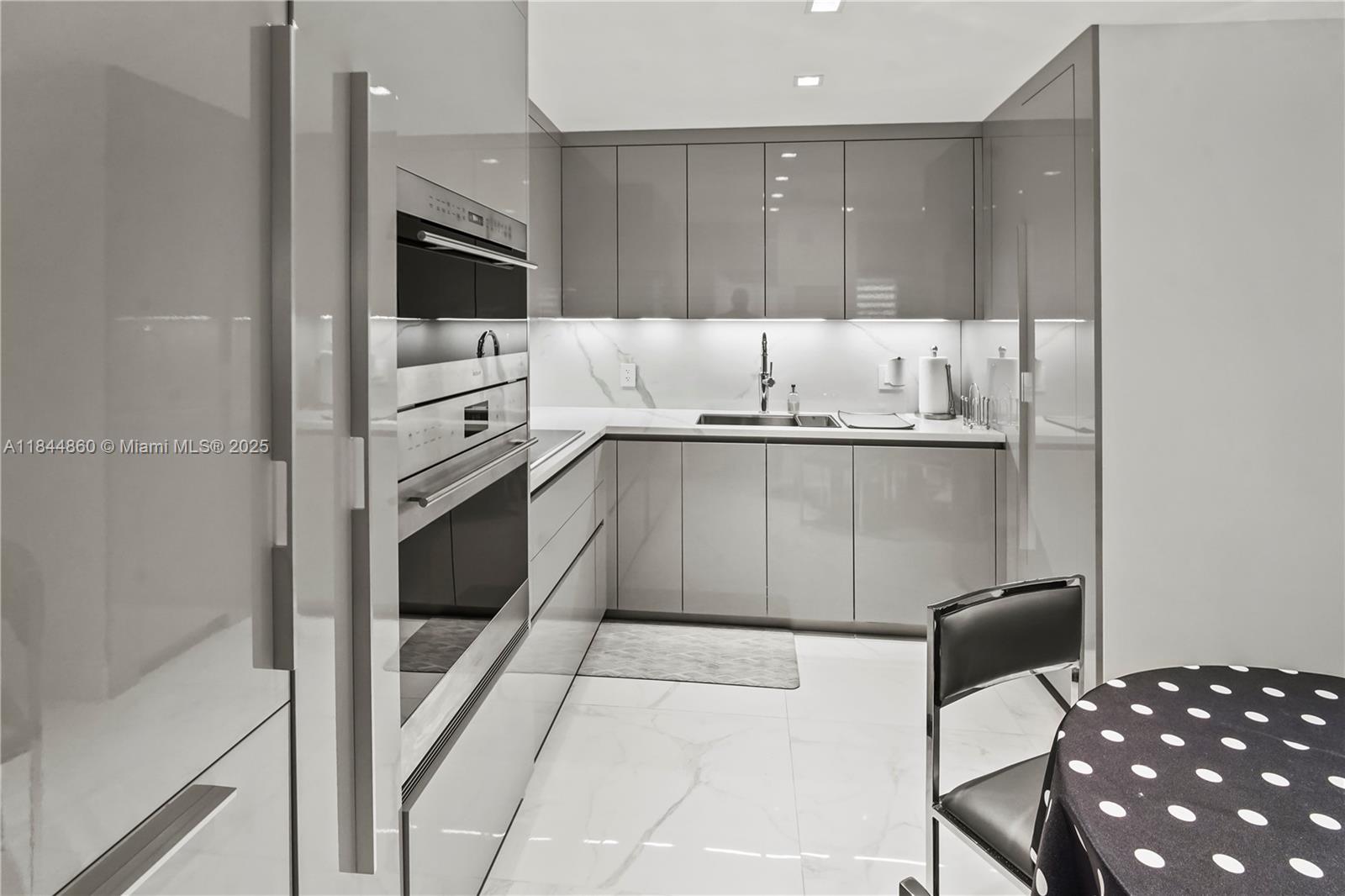 8877 Collins Ave #705
