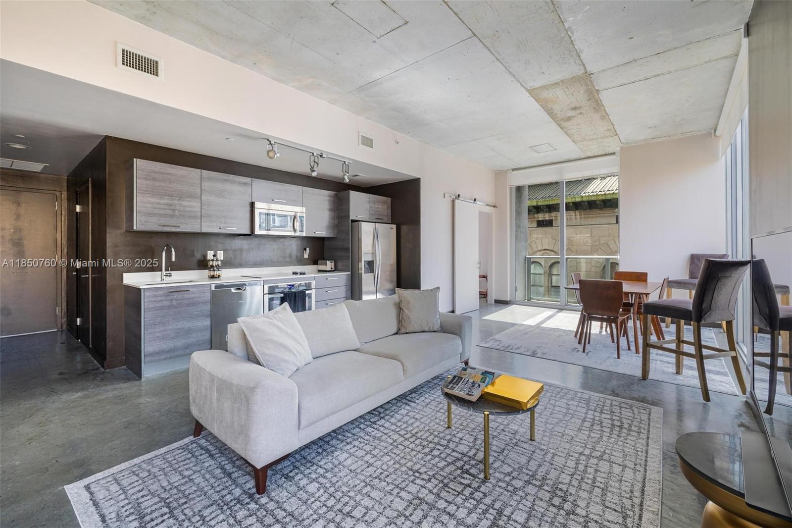 image Centro Condominium4