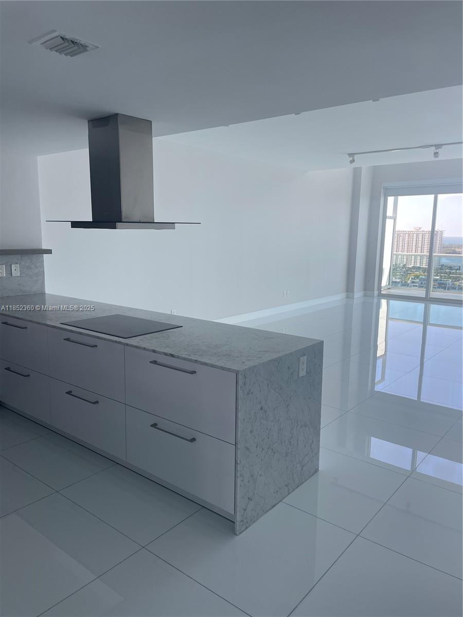 image 400 Sunny Isles10