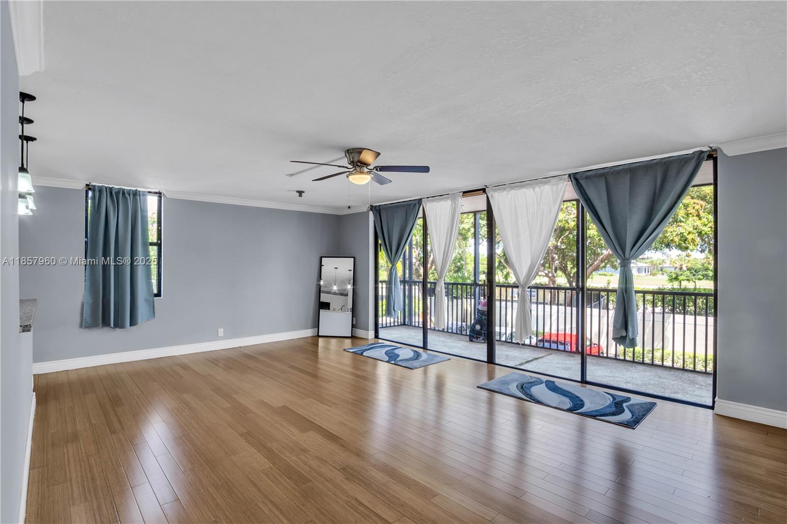 105 Lake Emerald Dr #215