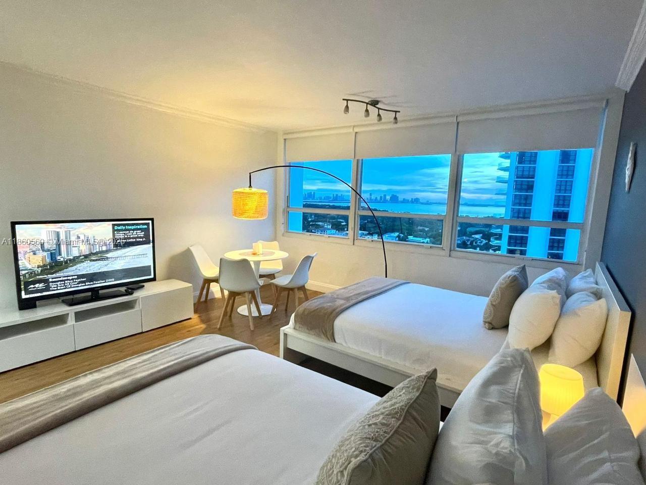 5445 Collins Ave #1607