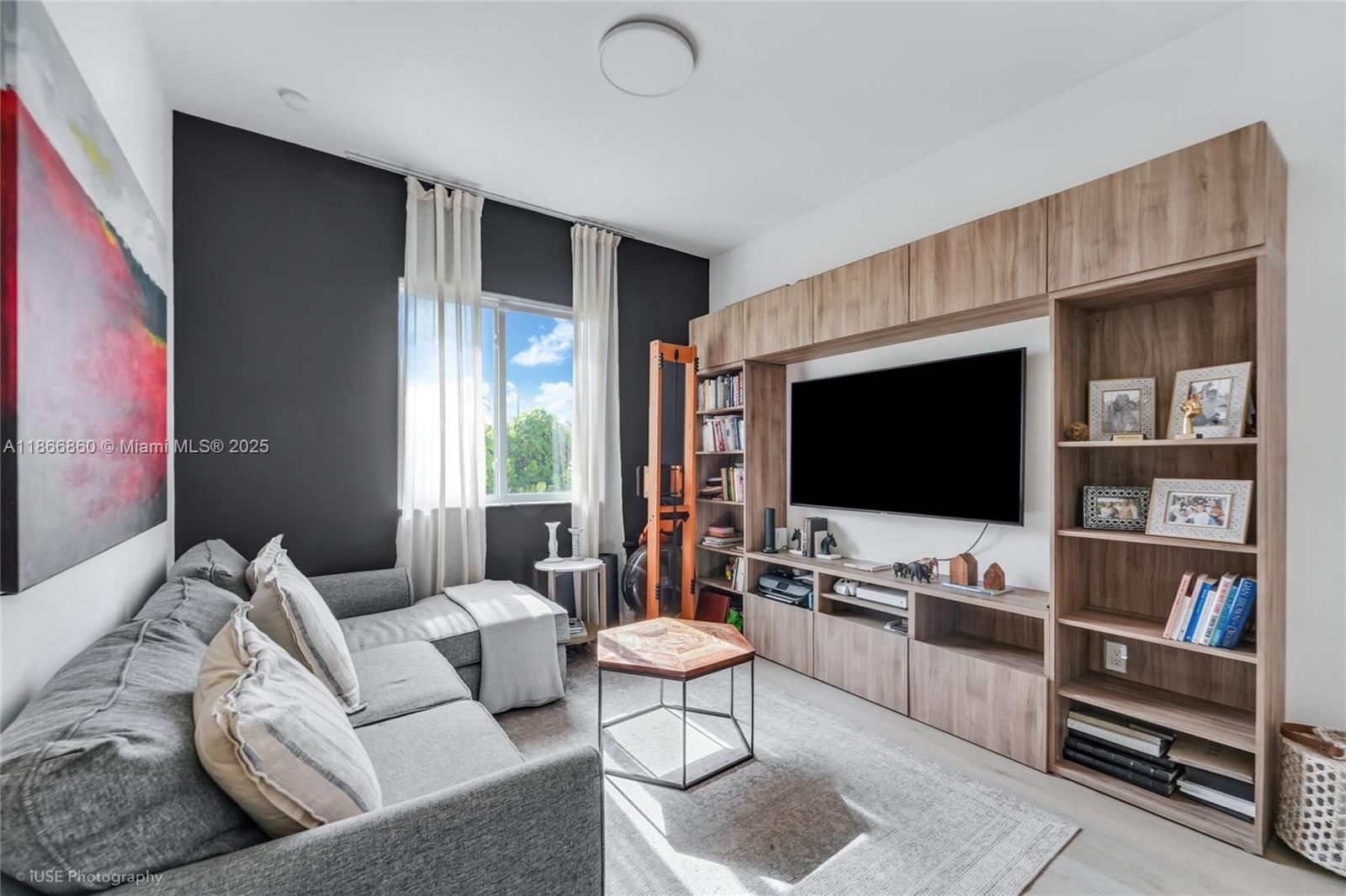 10040 NW 28th Ter Doral, FL 33172