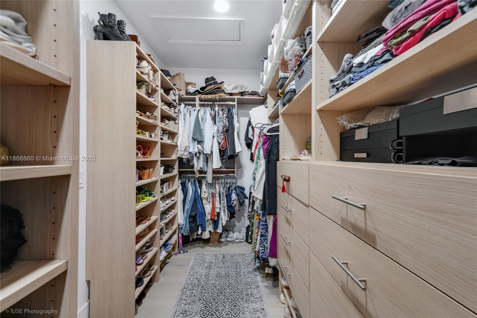 10040 NW 28th Ter Doral, FL 33172