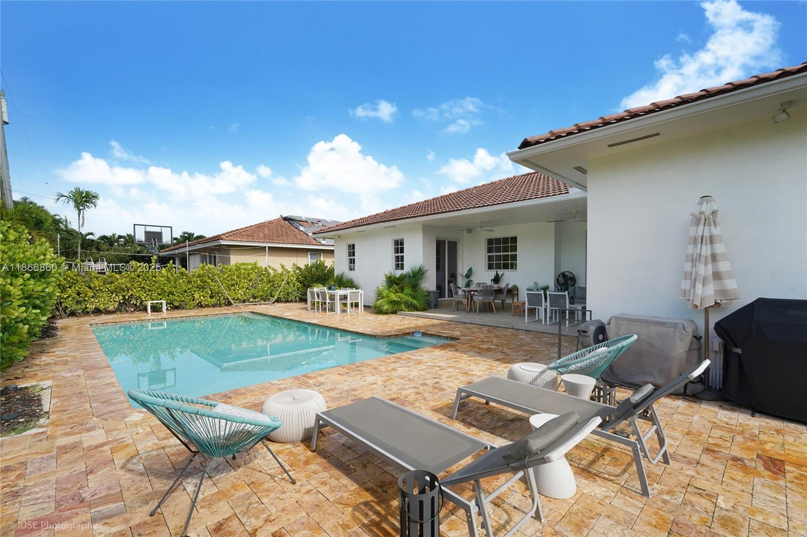 10040 NW 28th Ter Doral, FL 33172