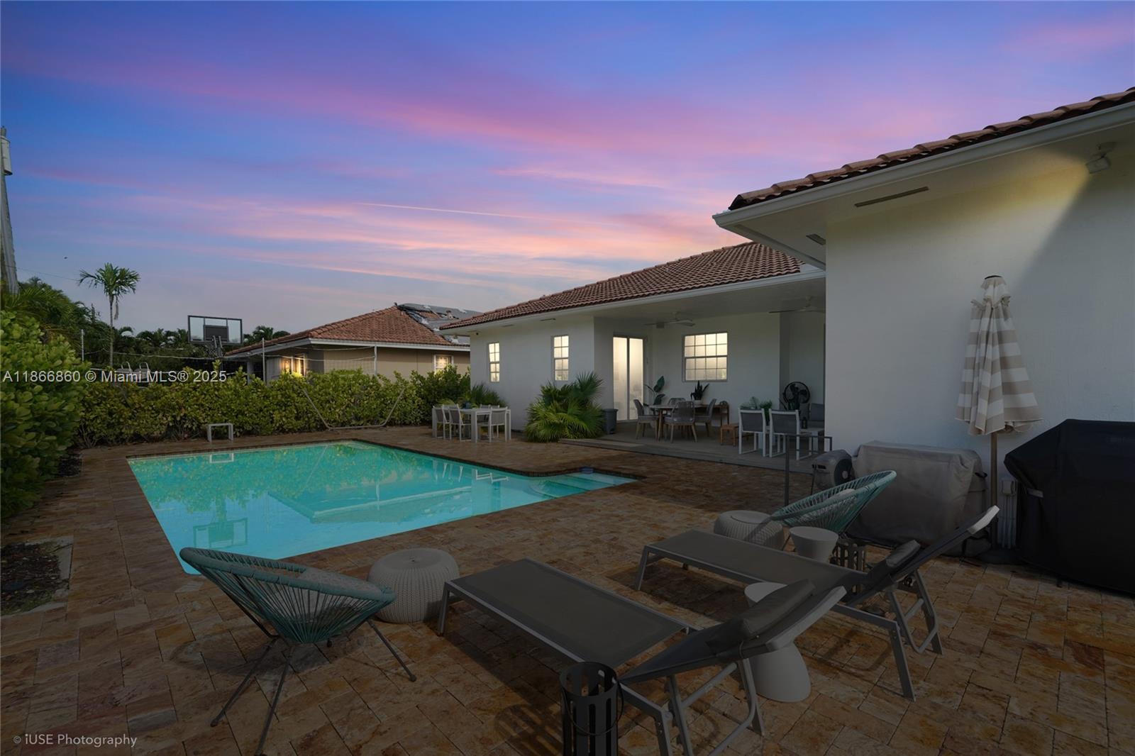 10040 NW 28th Ter Doral, FL 33172