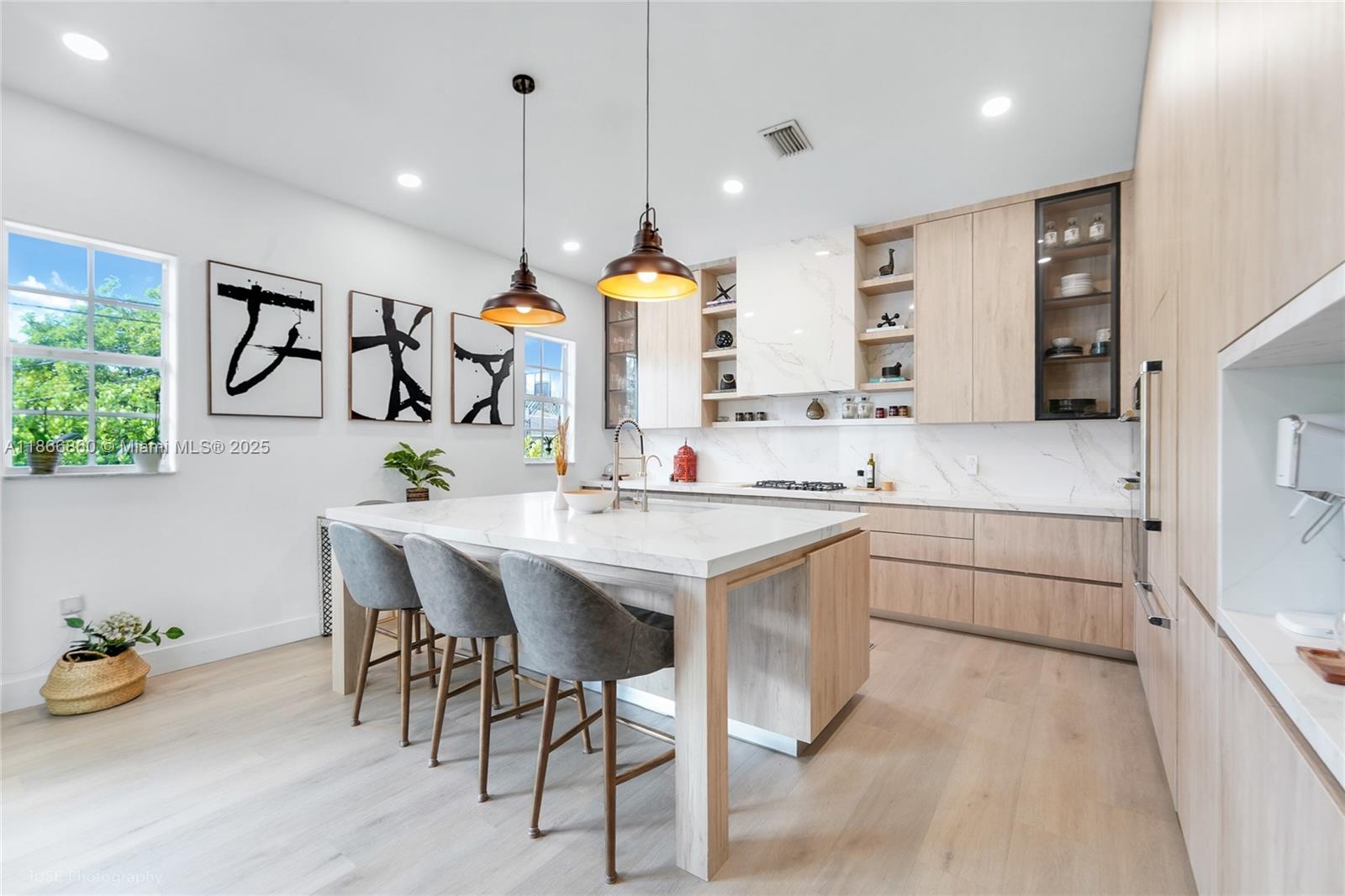 10040 NW 28th Ter Doral, FL 33172