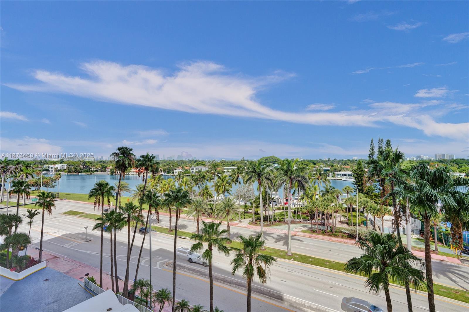 5401 Collins Ave #424
