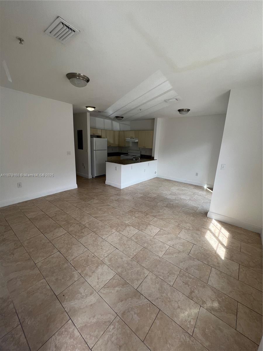 211 W 79th Pl #302