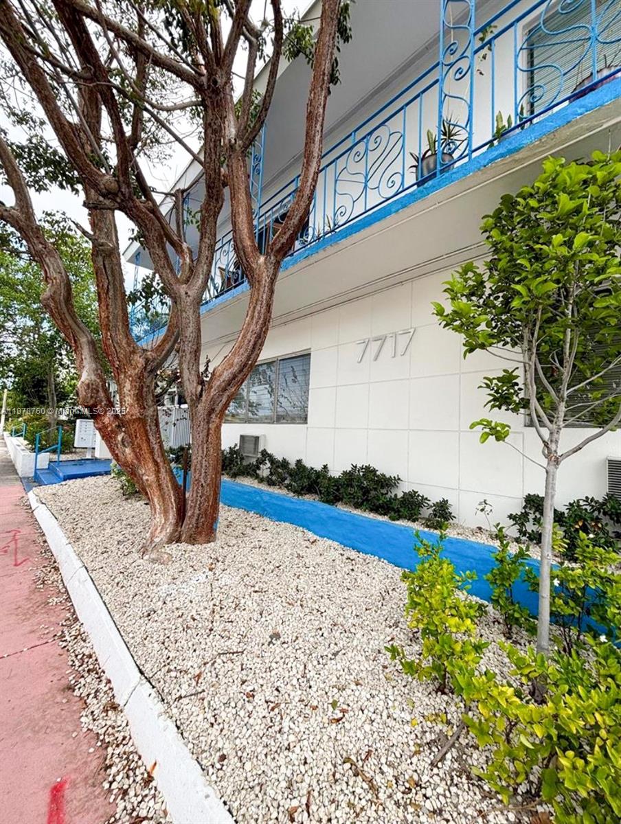 7717 Byron Ave Miami Beach, FL 33141