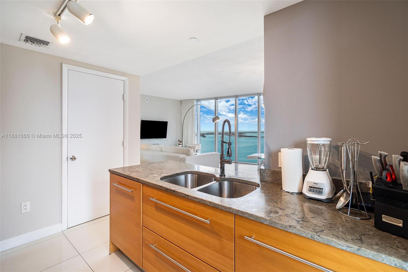 image Icon Brickell8