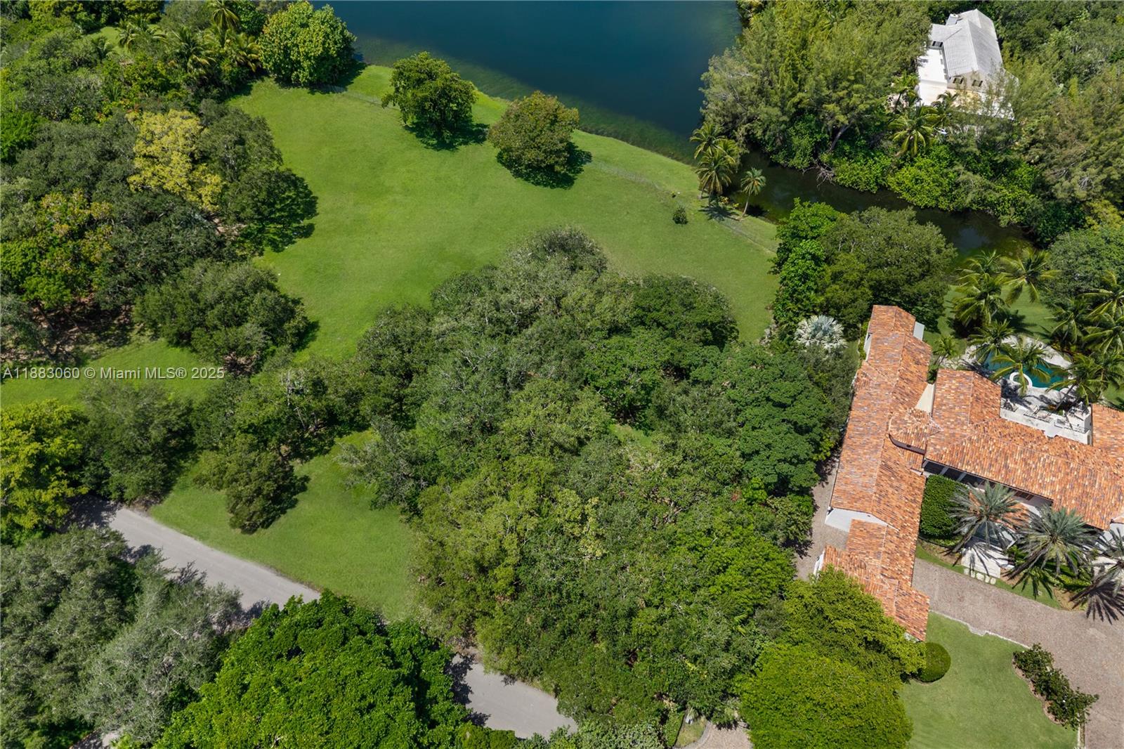 10600 Lakeside Dr Coral Gables, FL 33156 10600 Lakeside Dr Coral Gables, FL 33156