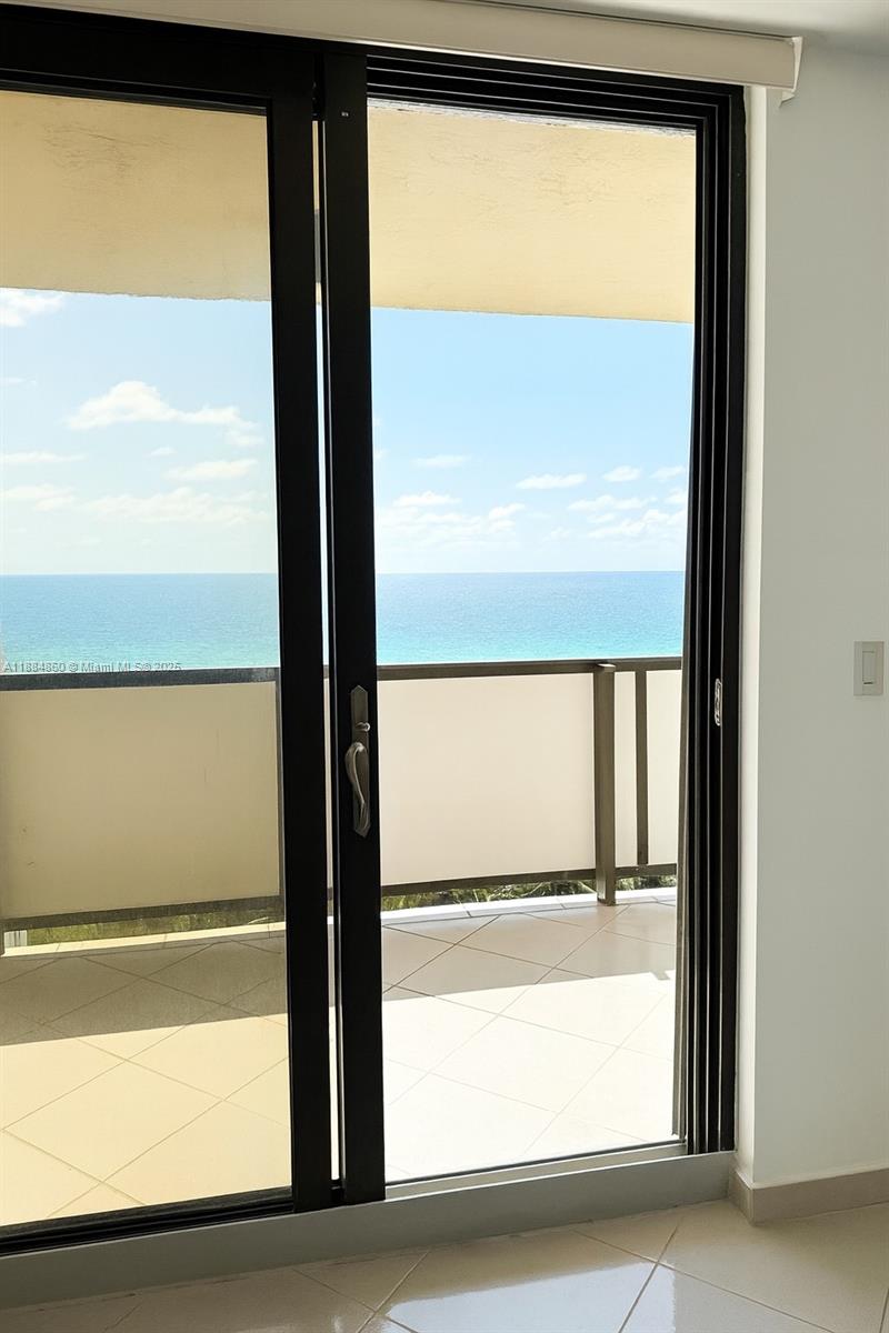 1623 Collins Ave #PH1014