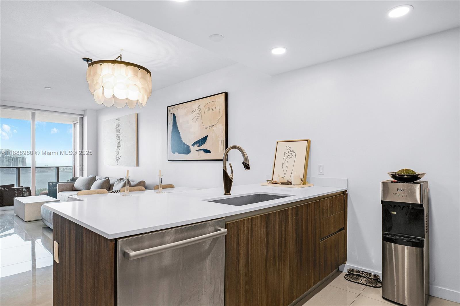 image Aria On The Bay Condo11