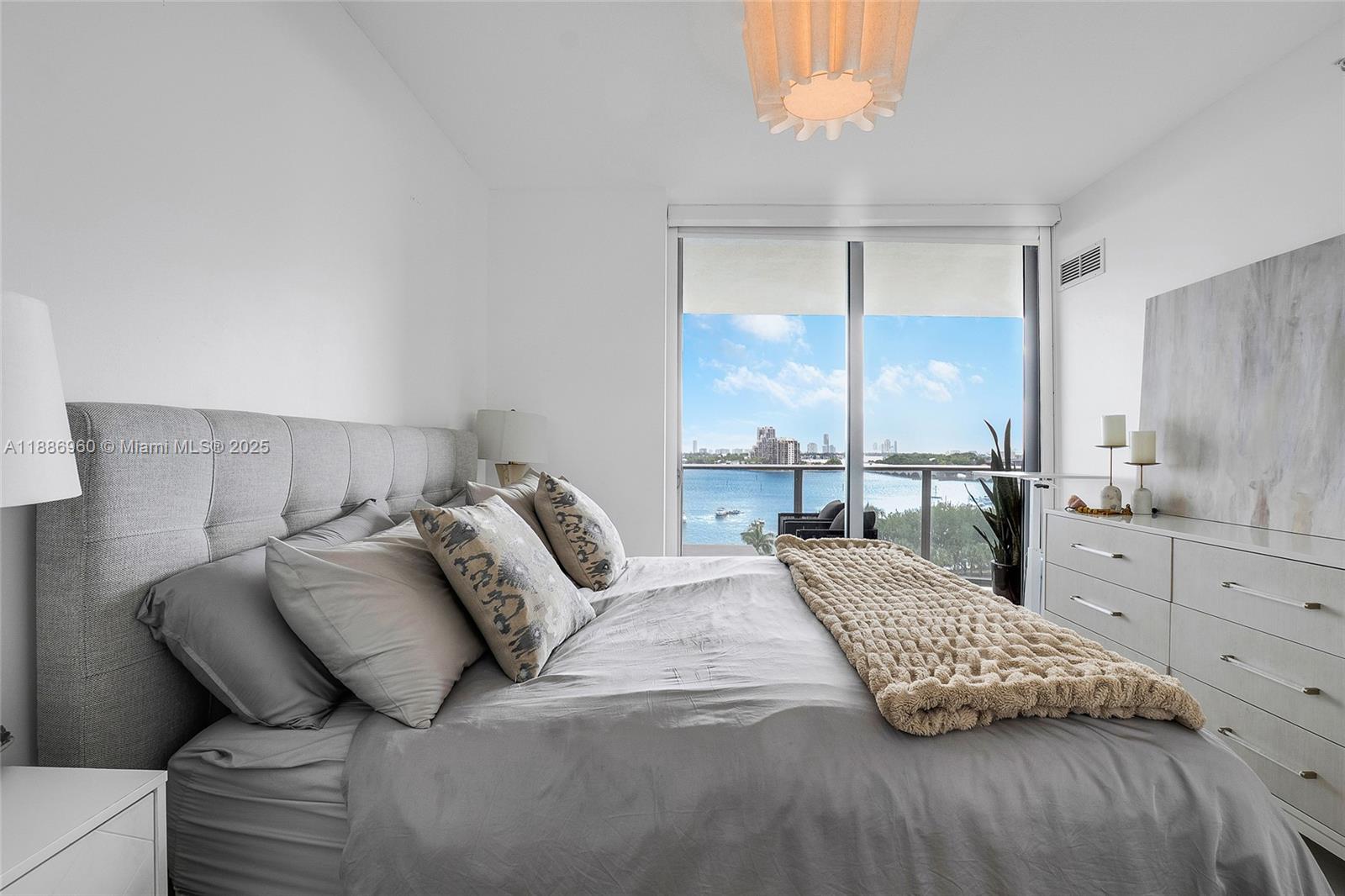 image Aria On The Bay Condo14