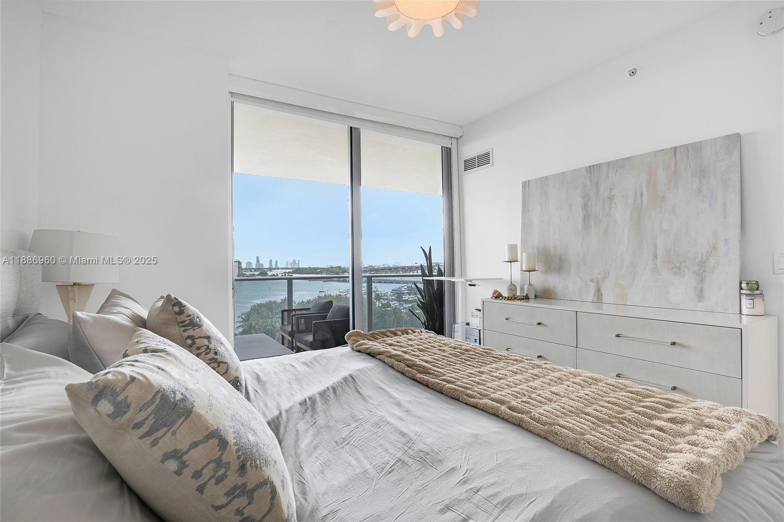 image Aria On The Bay Condo15