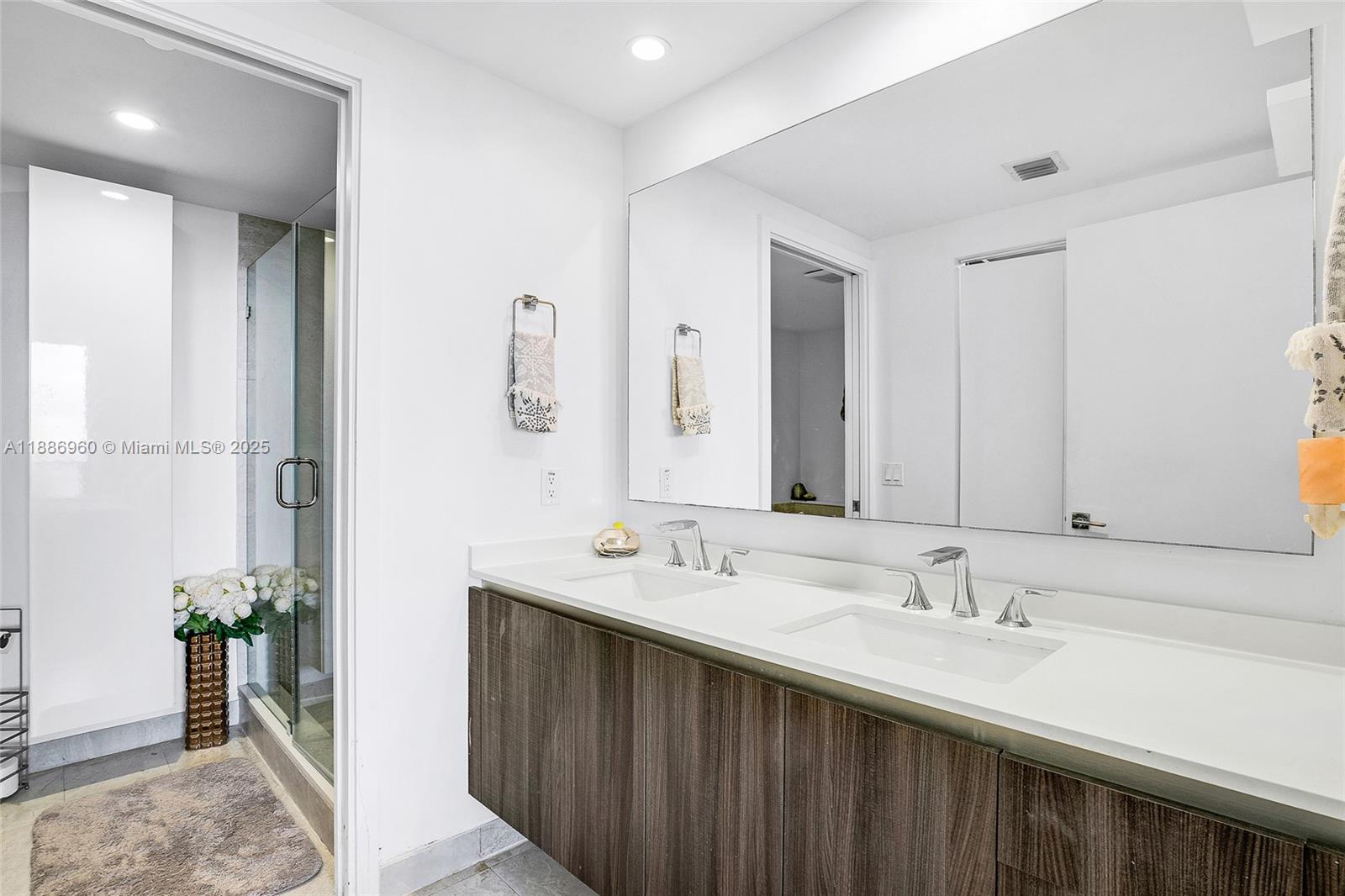 image Aria On The Bay Condo17