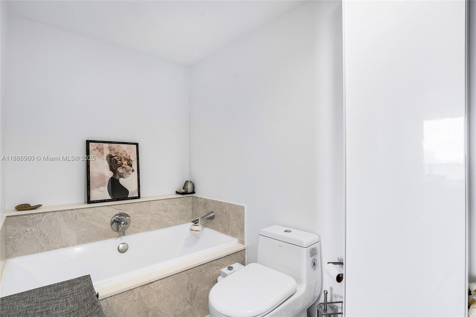 image Aria On The Bay Condo18