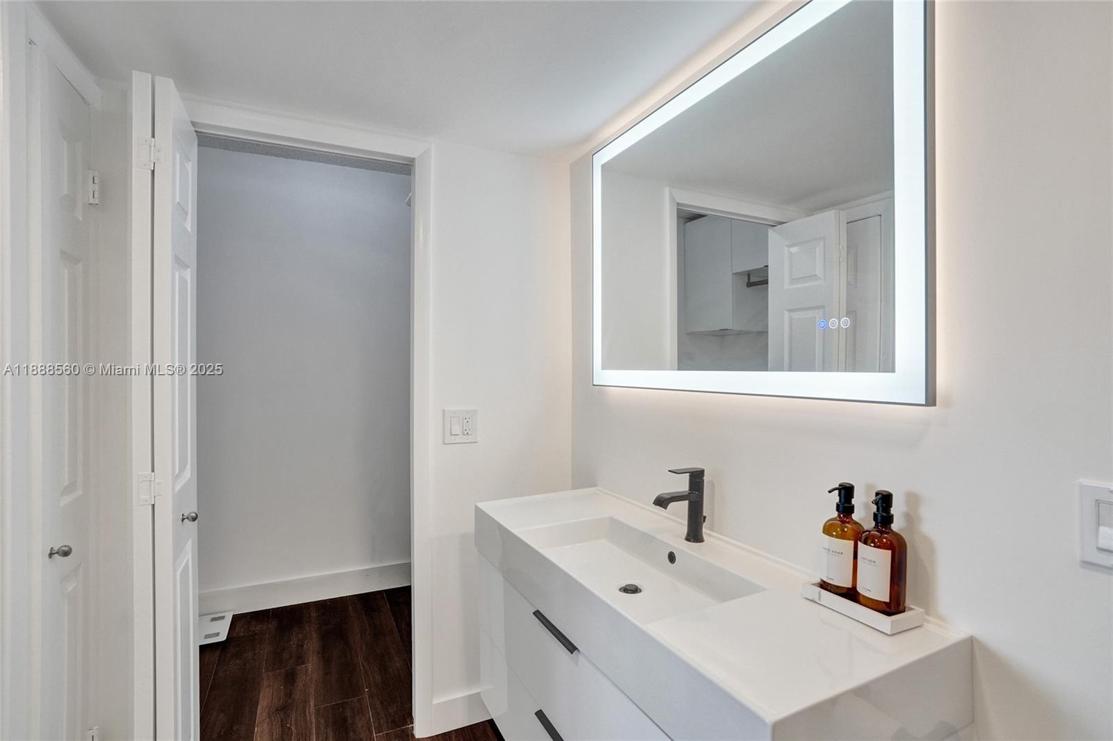 10000 W Bay Hbr Dr #PH23 Bay Harbor Islands, FL 33154