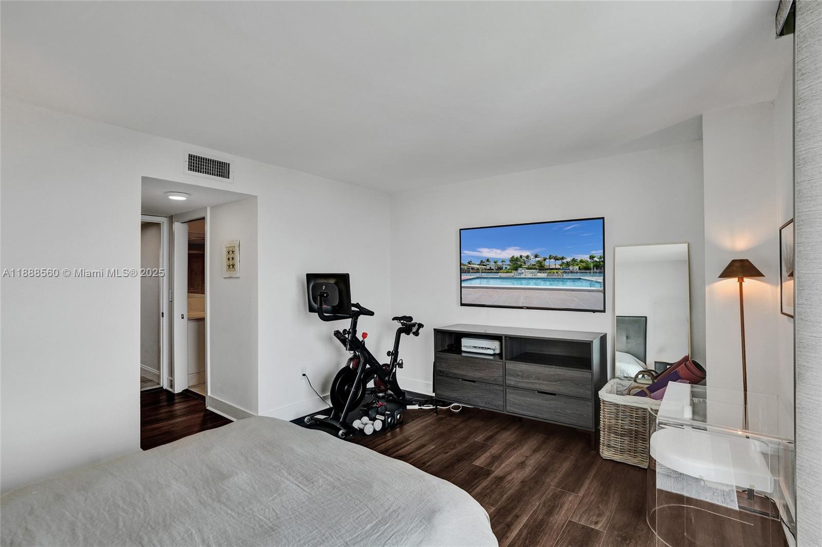 10000 W Bay Hbr Dr #PH23 Bay Harbor Islands, FL 33154