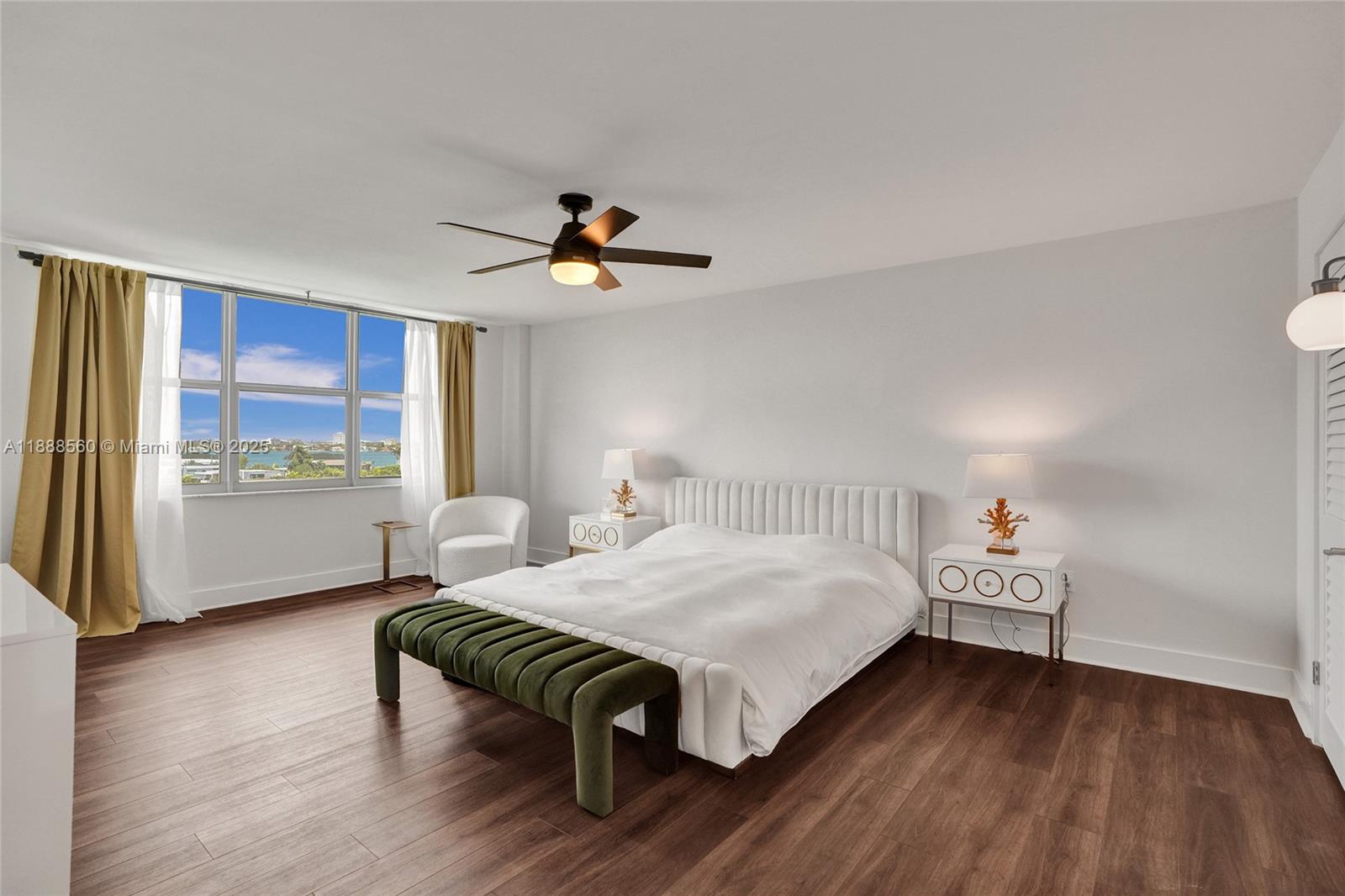 10000 W Bay Hbr Dr #PH23 Bay Harbor Islands, FL 33154