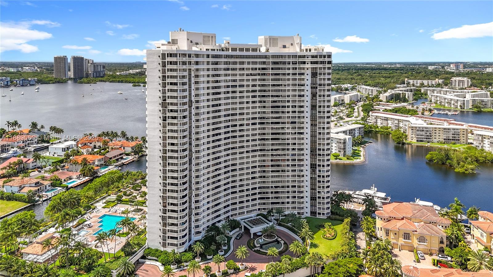 1000 W Island Blvd #2208