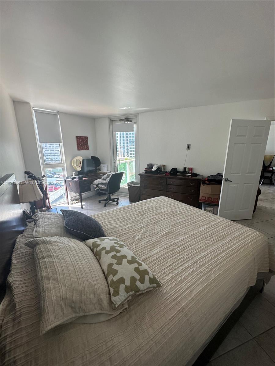 image Arlen House East Condo9