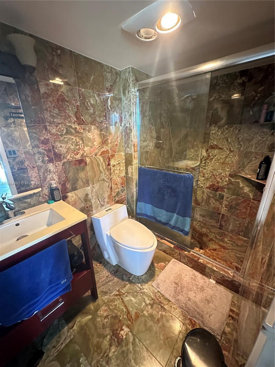 image Arlen House East Condo10