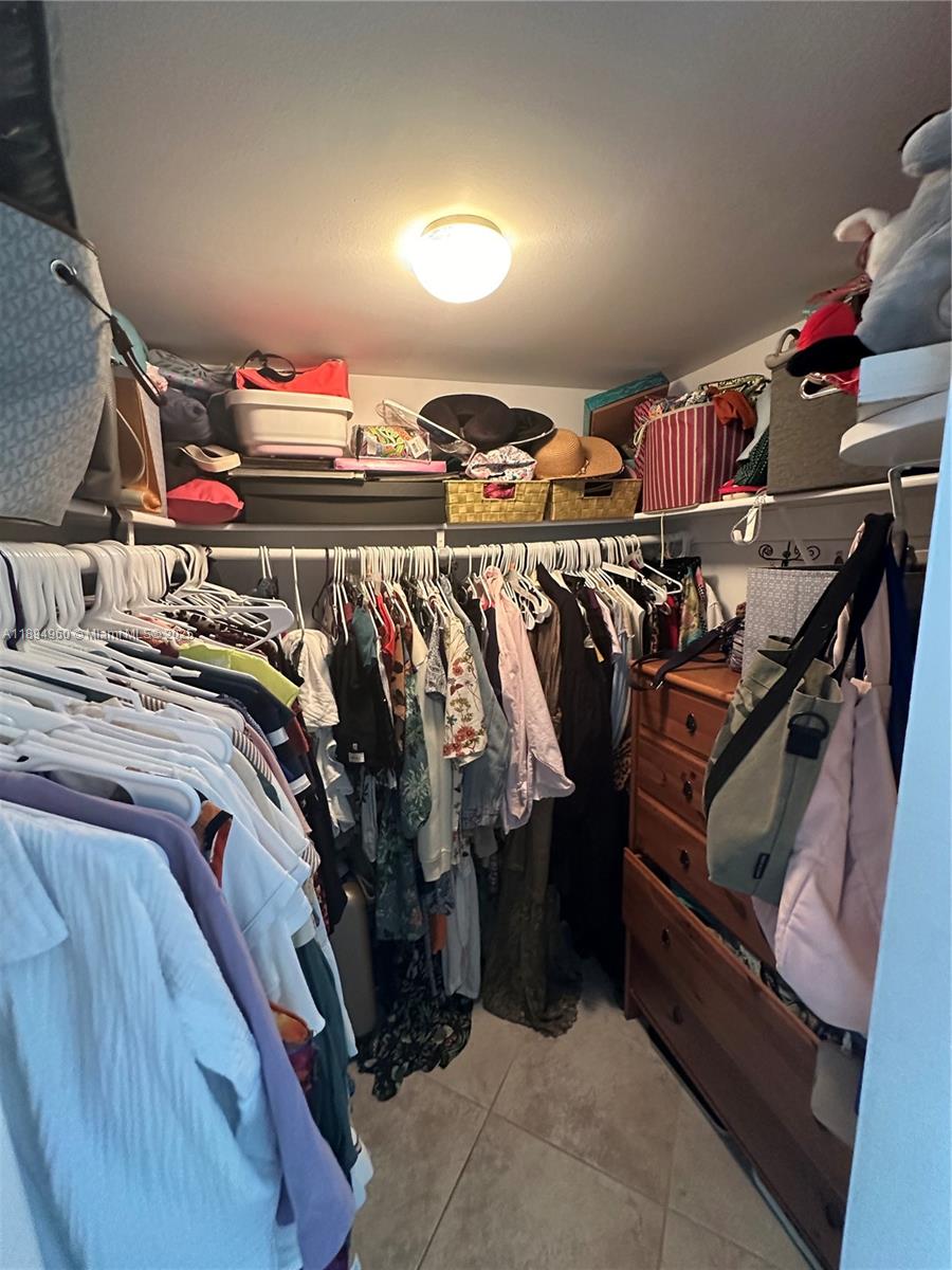 image Arlen House East Condo16