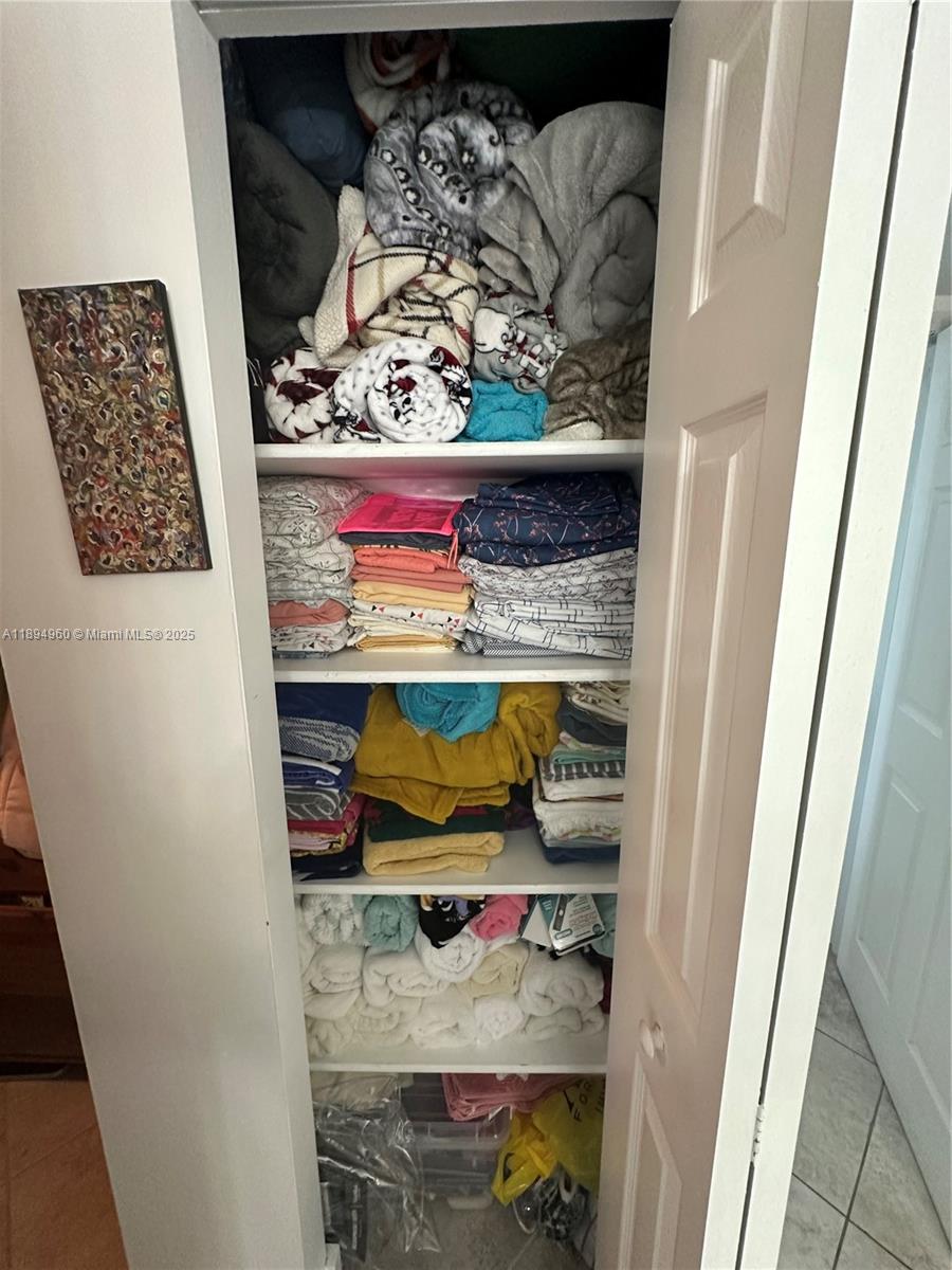 image Arlen House East Condo17