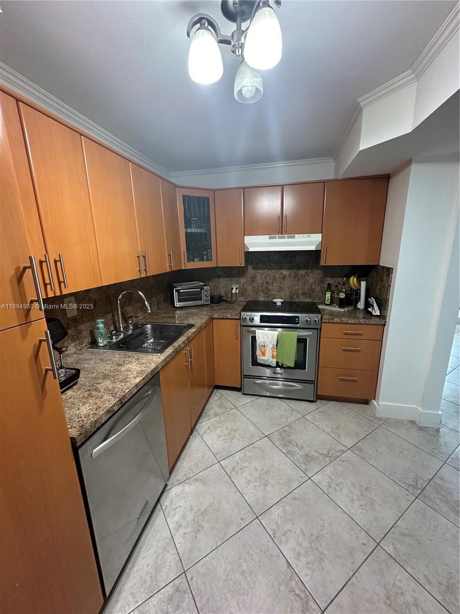 image Arlen House East Condo6