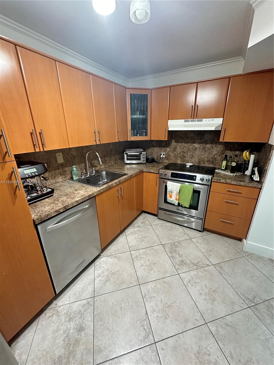 image Arlen House East Condo7