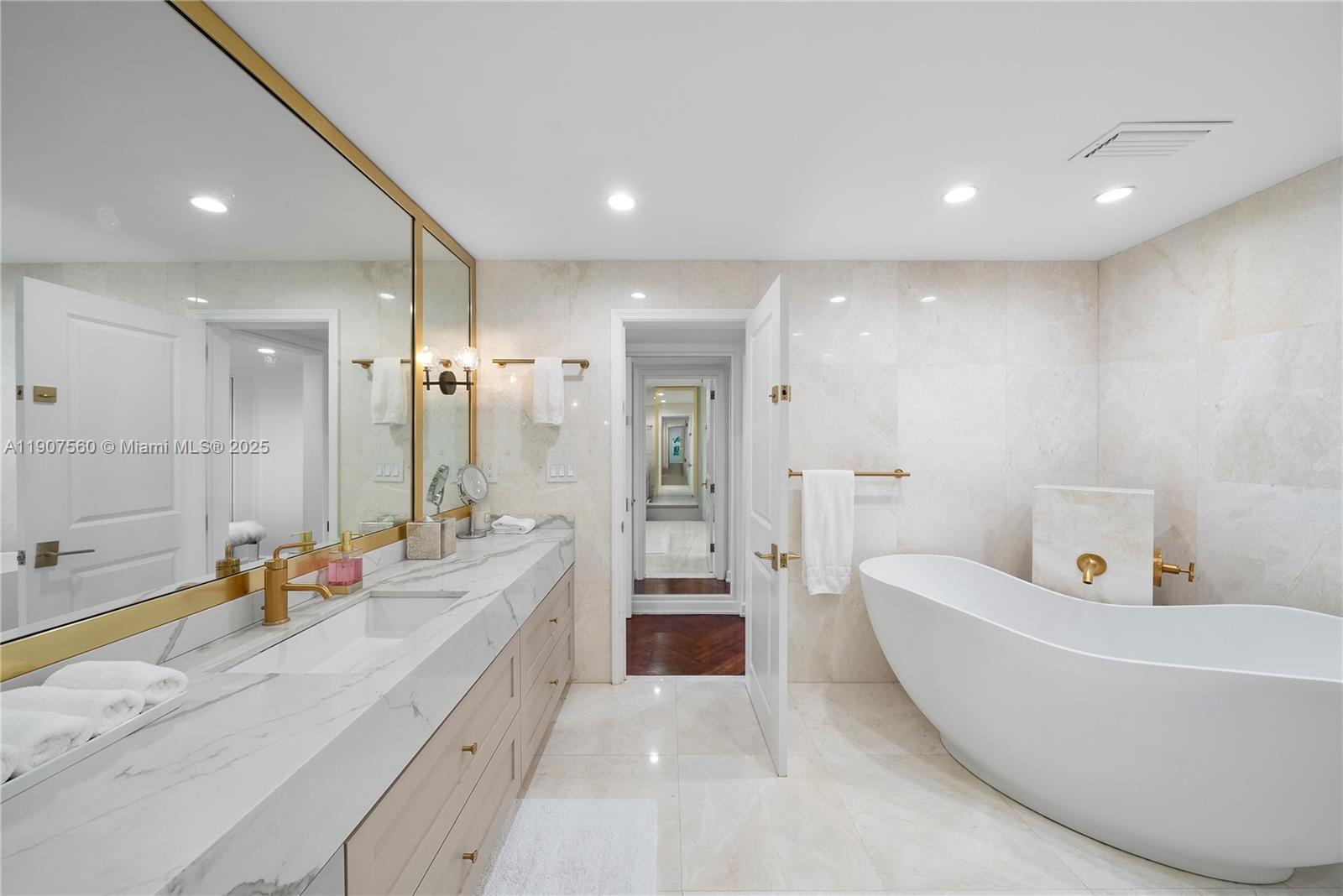 1925 Brickell Ave #DPH3 Miami, FL 33129