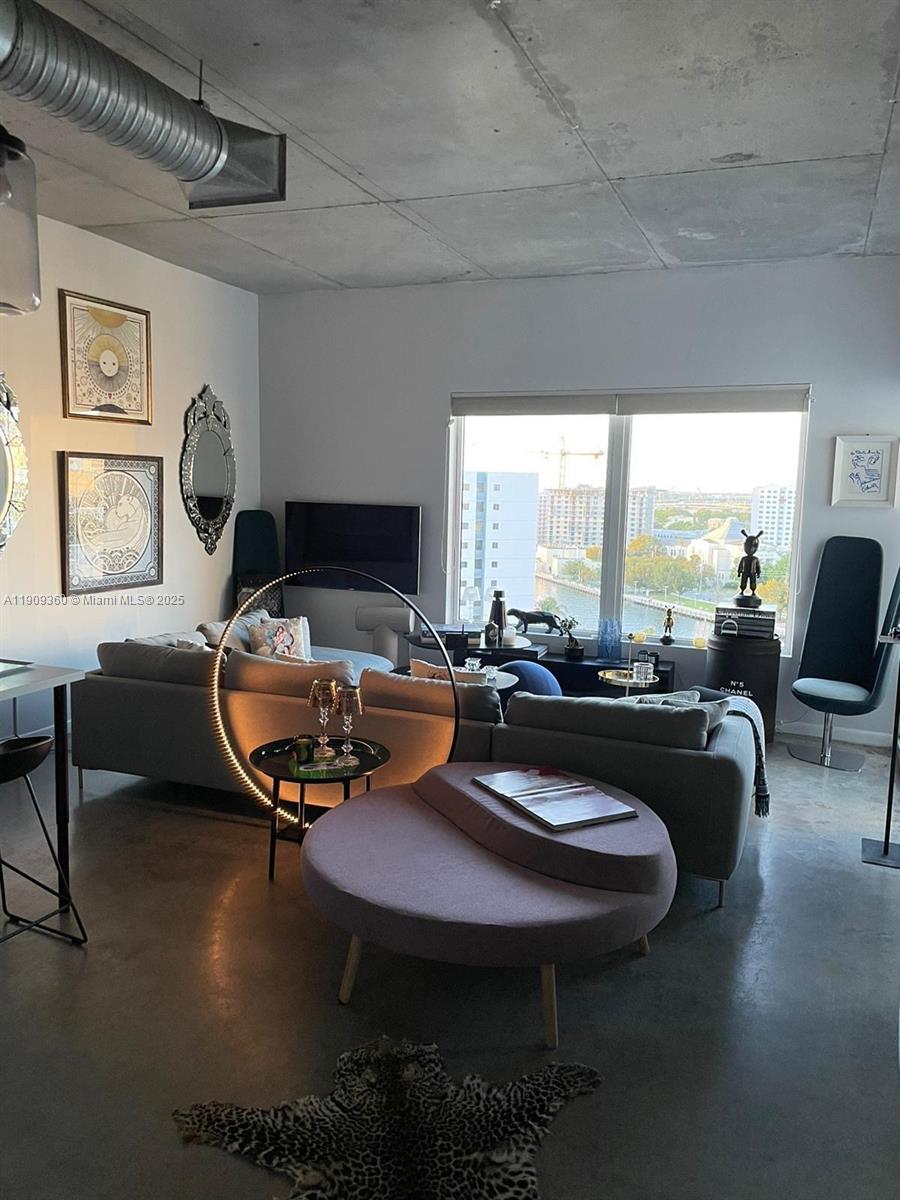 10 SW South Riv Dr #1210