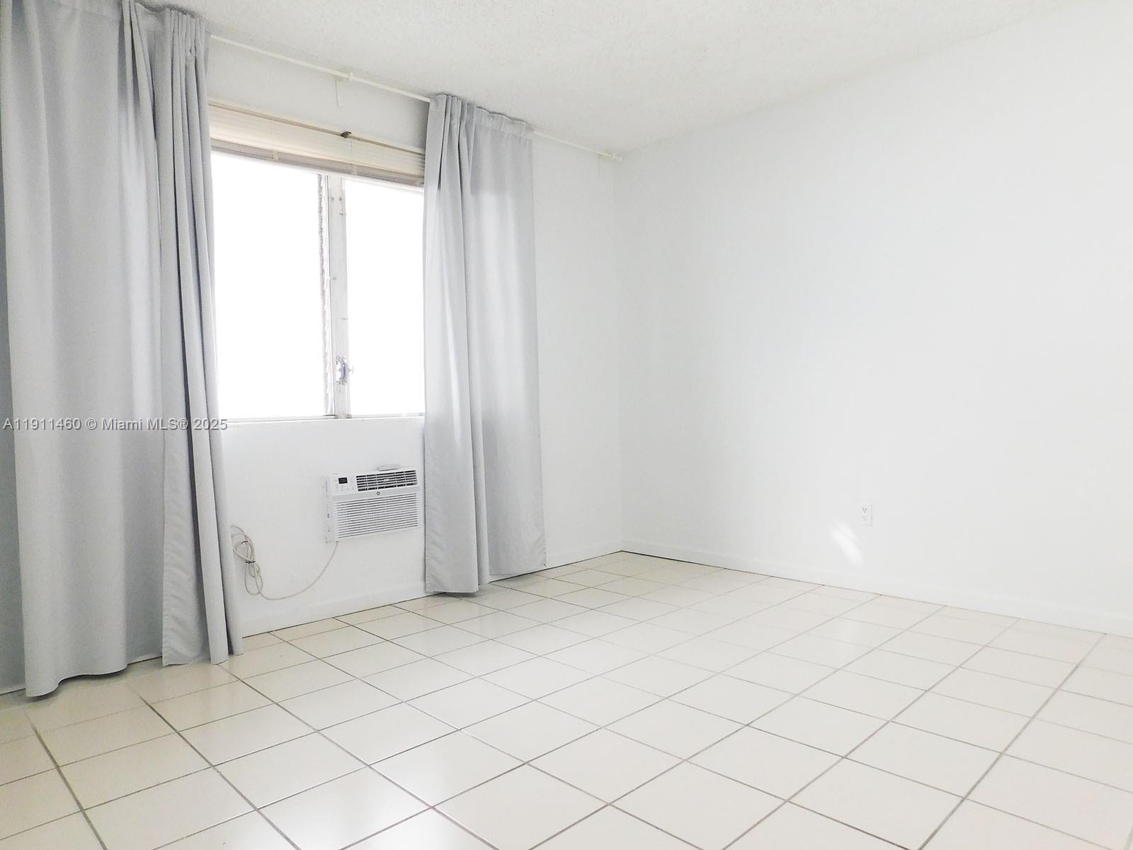 1247 Marseille Dr #113 Miami Beach, FL 33141