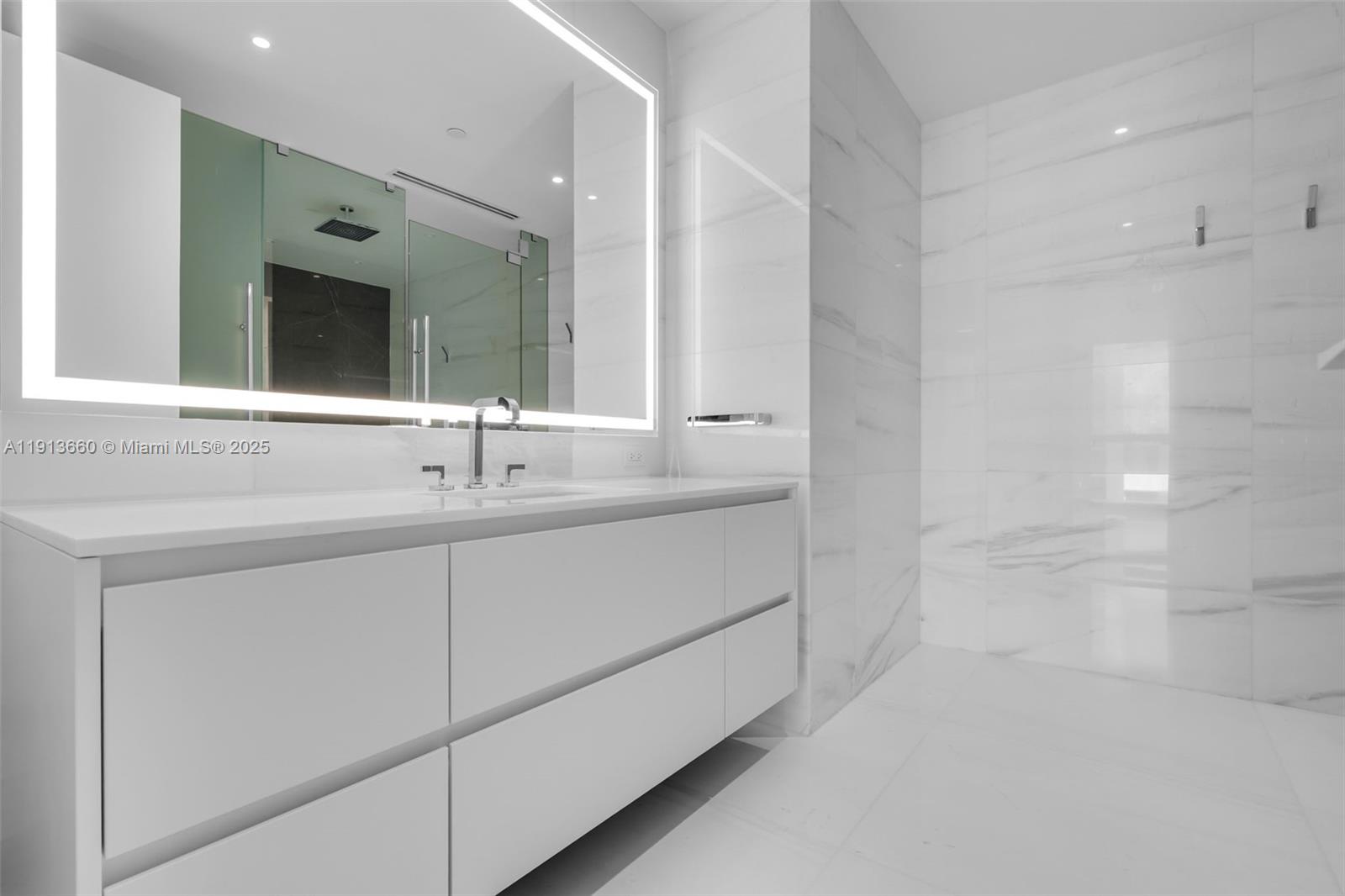 300 Biscayne Blvd Way #3009W Miami, FL 33131