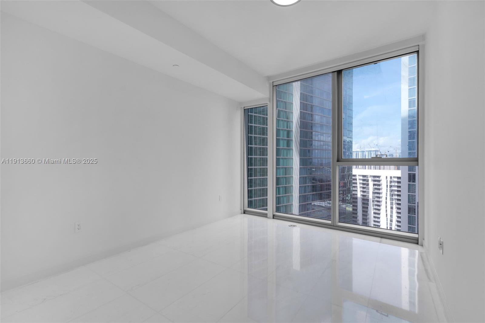 300 Biscayne Blvd Way #3009W Miami, FL 33131