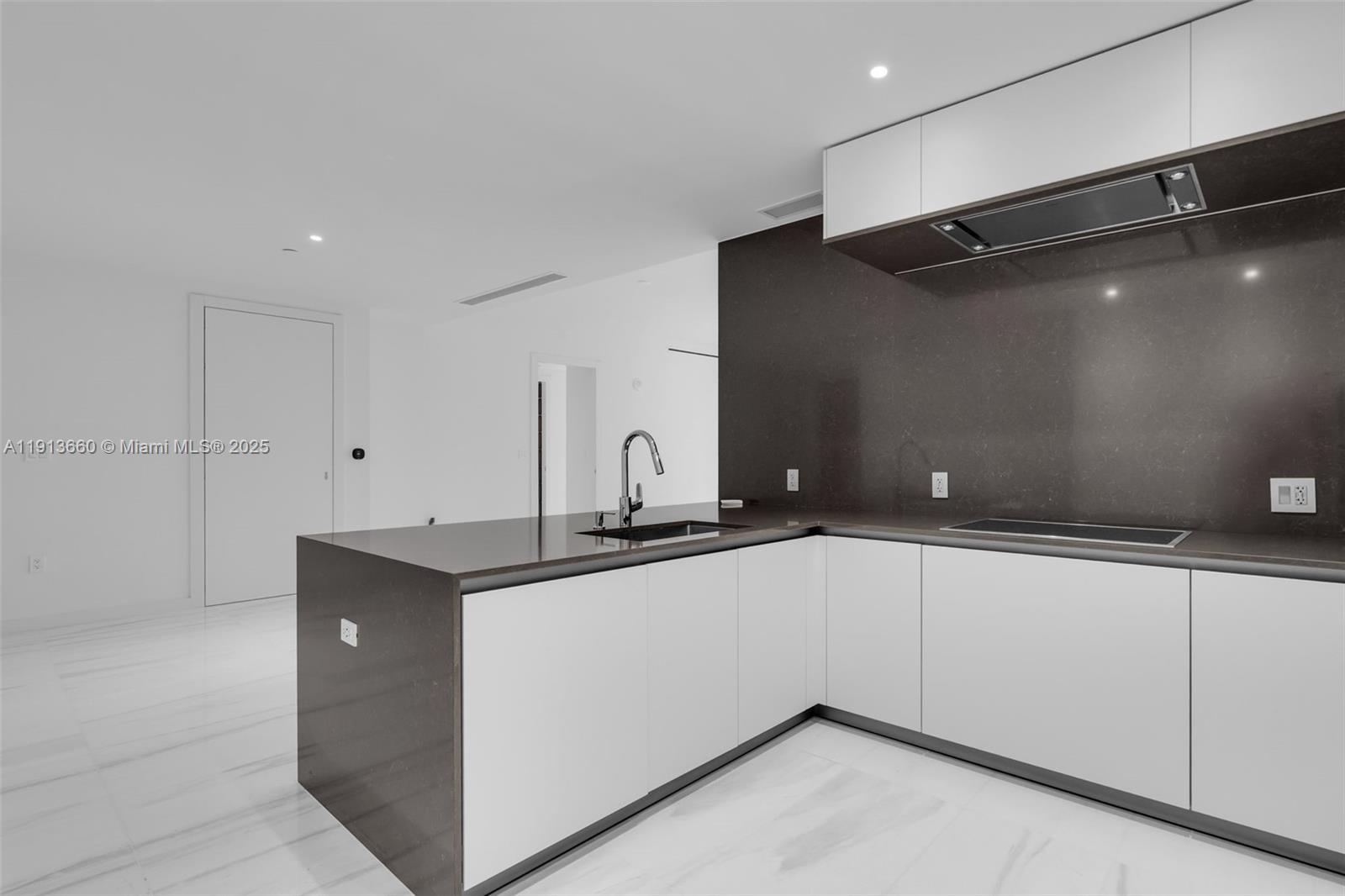 300 Biscayne Blvd Way #3009W Miami, FL 33131