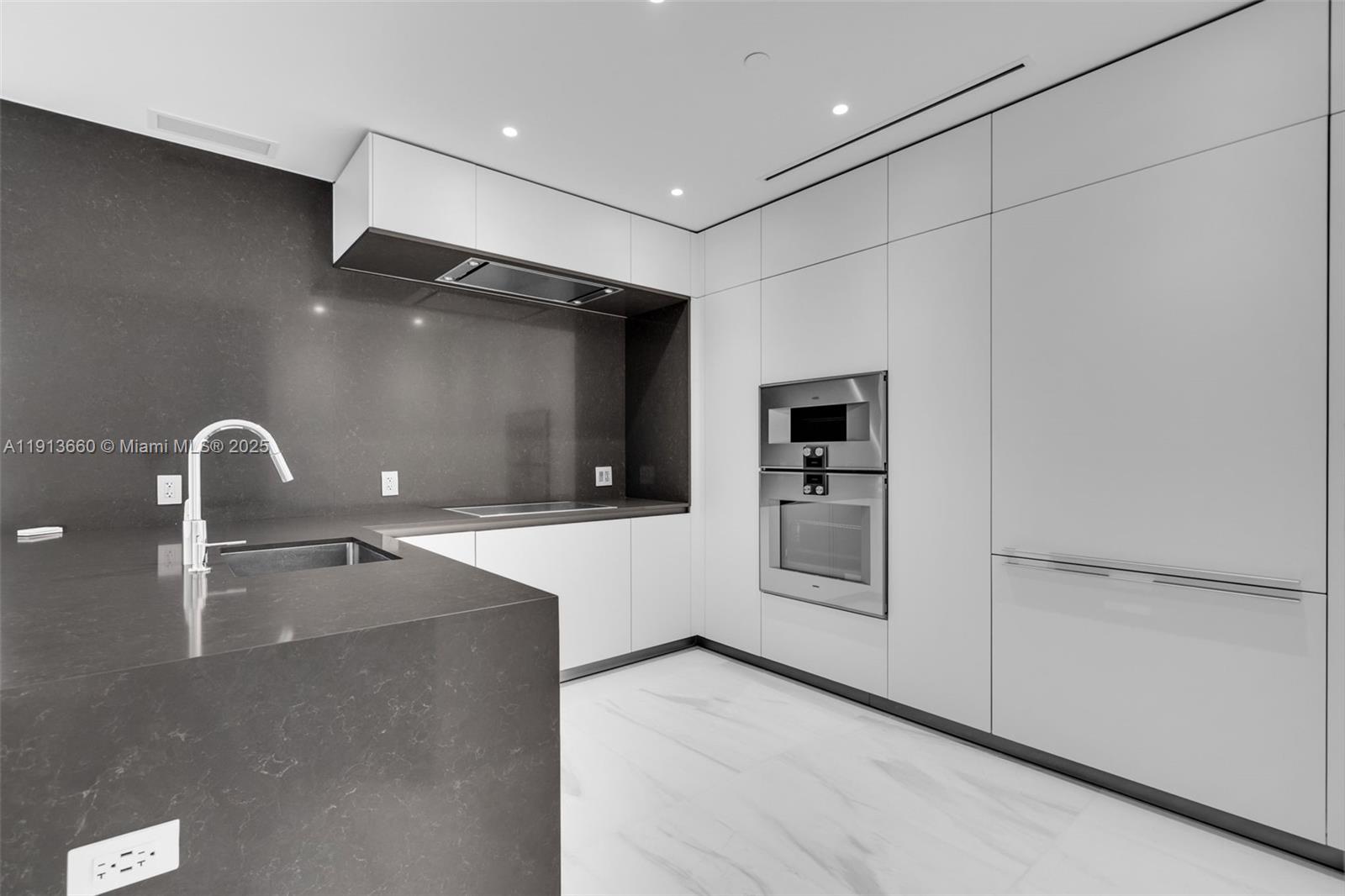 300 Biscayne Blvd Way #3009W Miami, FL 33131