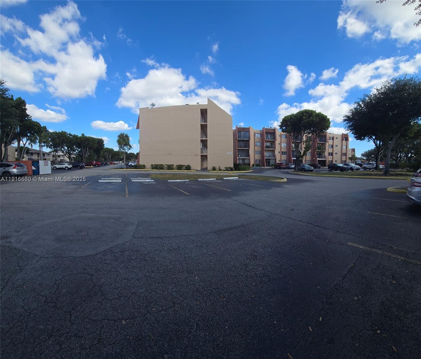 13707 Kendale Lks Cir #PH11