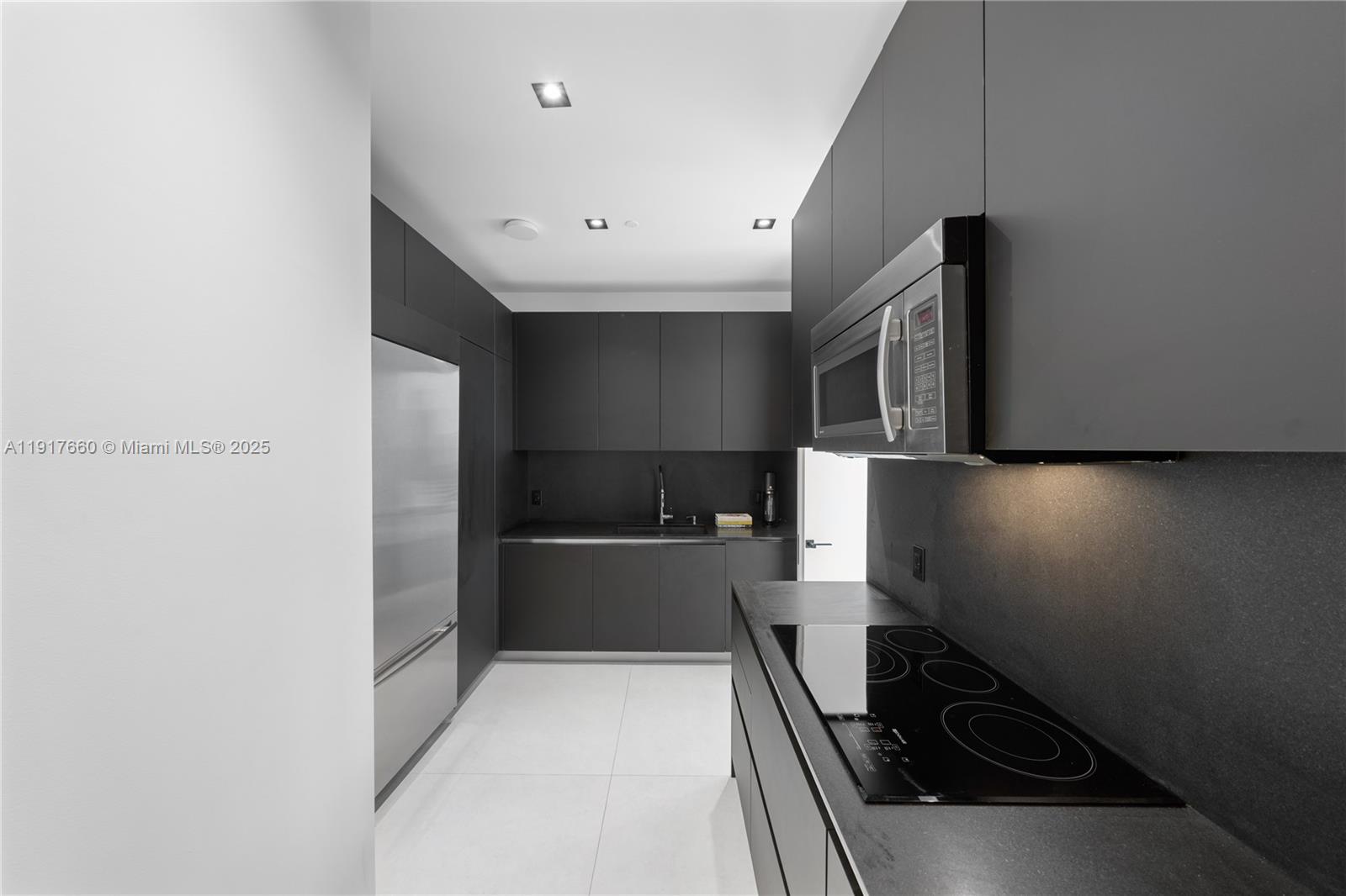 1300 Brickell Bay Dr #4401 Miami, FL 33131