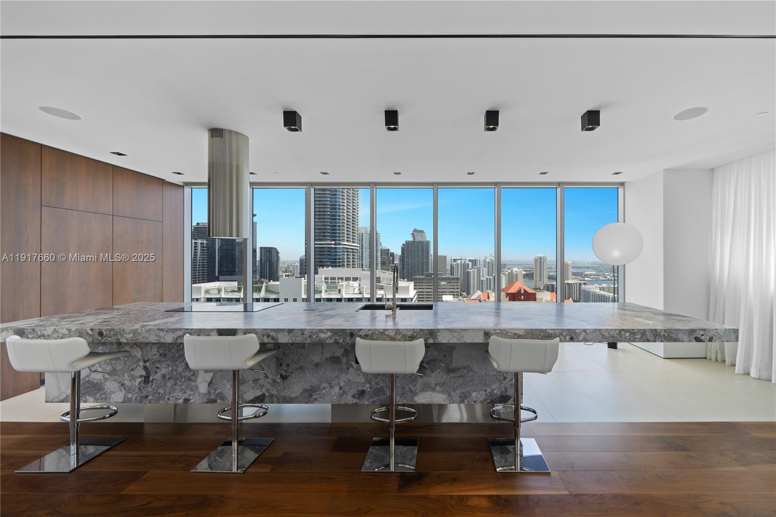 1300 Brickell Bay Dr #4401 Miami, FL 33131